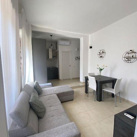 Civico 107 - Apartment With Private Parking Куарту-Сант'Элена Экстерьер фото