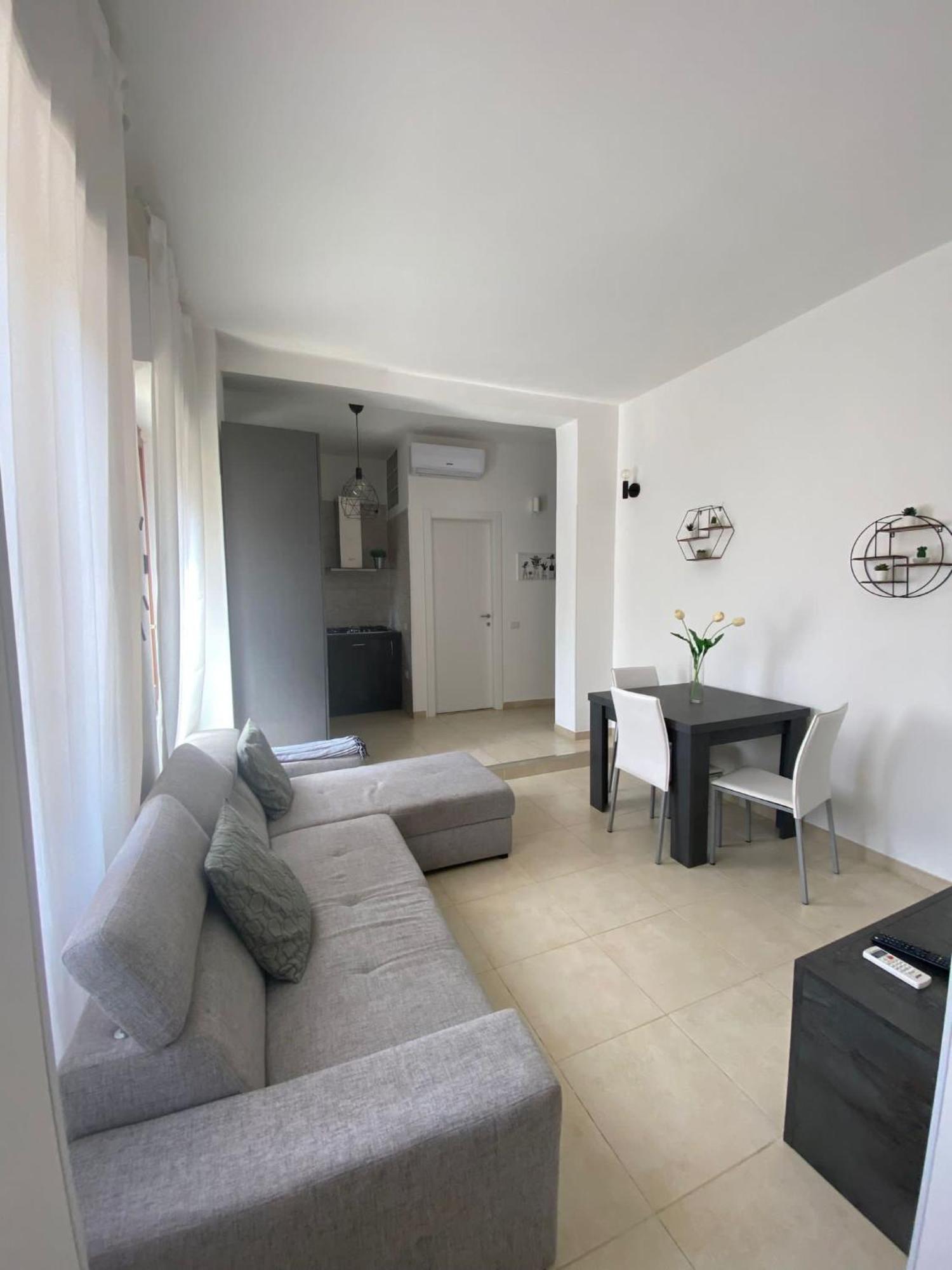 Civico 107 - Apartment With Private Parking Куарту-Сант'Элена Экстерьер фото